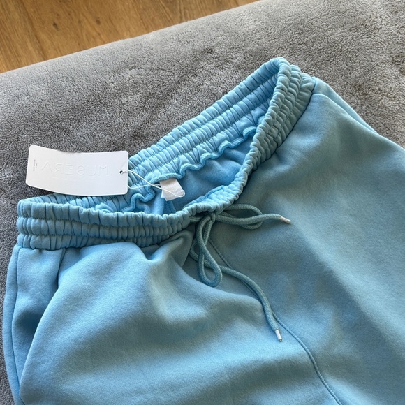 Women’s wide leg sweats ! - Picture 2 of 8